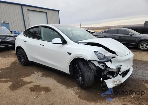 2025 Tesla Model Y from USA, damaged, VIN 7SAYGDEF2SF303811